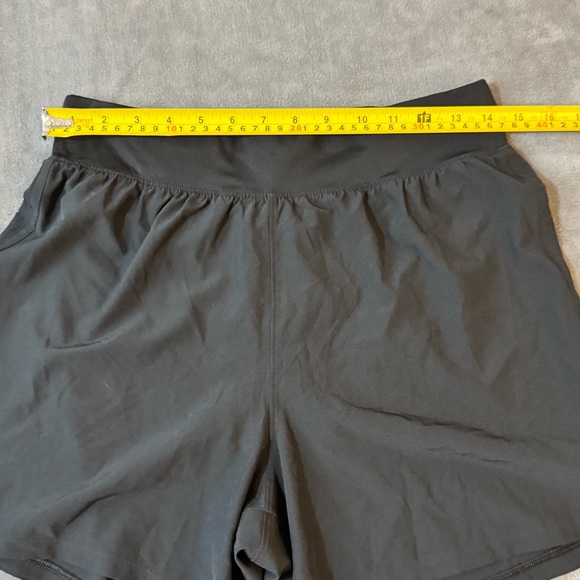 Under Armour Women's Black Athletic Shorts
#1282 - Picture 2 of 9
